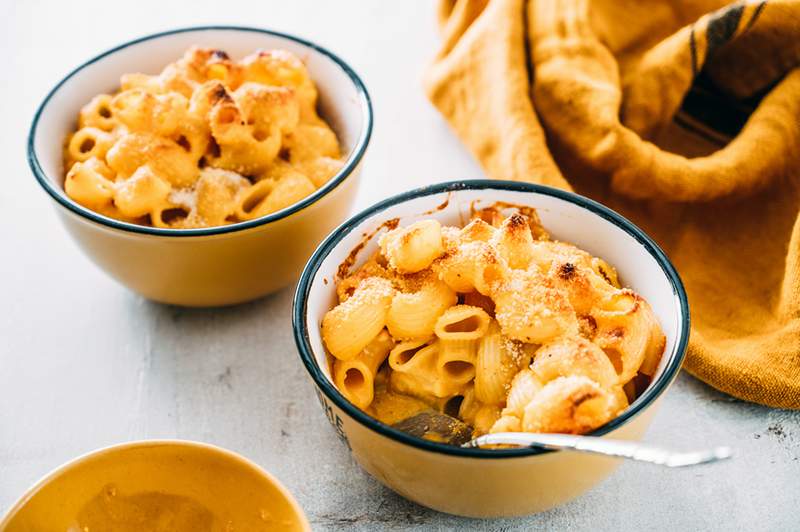 Denne kremete veganske gresskaren mac-and-cheese er fylt med protein og tarmvennlig probiotika