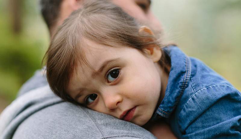 'Jeg er en traumeterapeut, og det er derfor, jeg aldrig tvinger mine børn til at kramme nogen-inklusive familiemedlemmer'