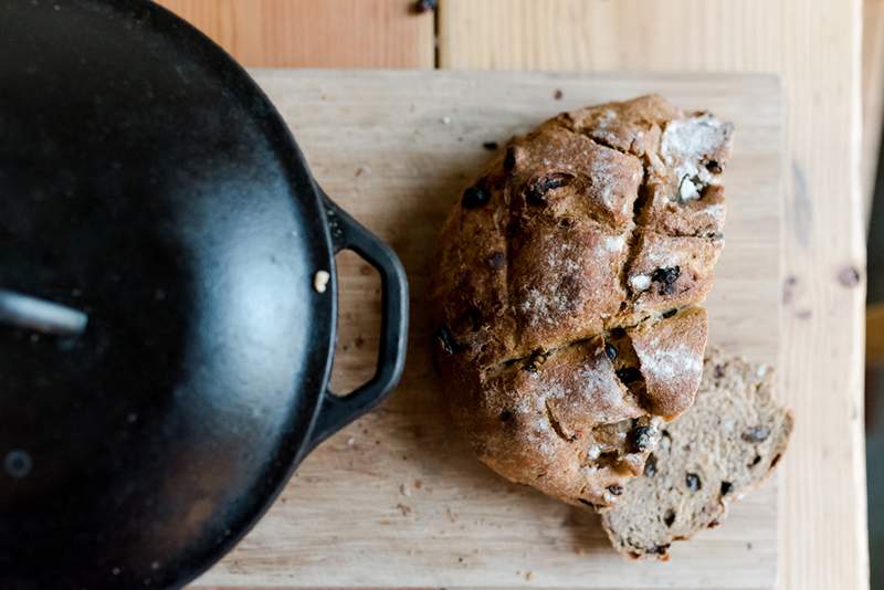 Deze chique $ 45 Nederlandse oven werkt net zo goed als die van Le Creuset, en het heeft meer dan 11.700 5-sterrenrecensies