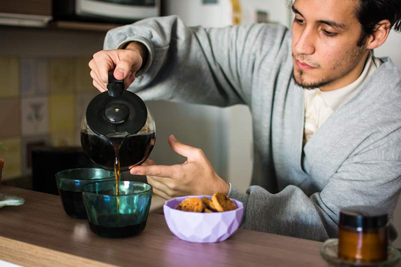 O café fica ruim antes do que você pensa, como um cientista de alimentos o mantém fresco por mais tempo