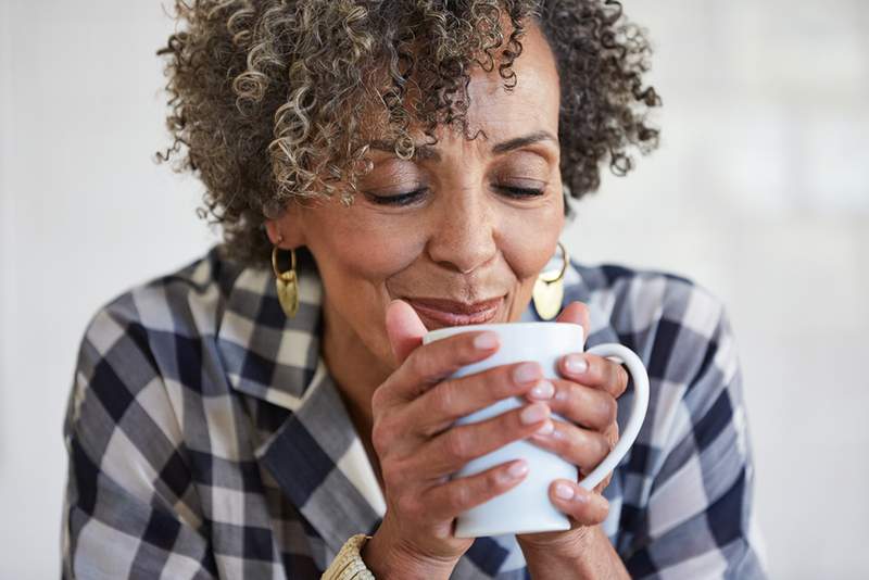 Dagelijks slechts één kopje van deze drank drinken, zorgt ervoor dat uw botten en hersenen sterk blijven naarmate u ouder wordt