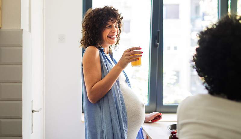 Las mejores bebidas no alcohólicas para beber durante el embarazo, según un nutricionista