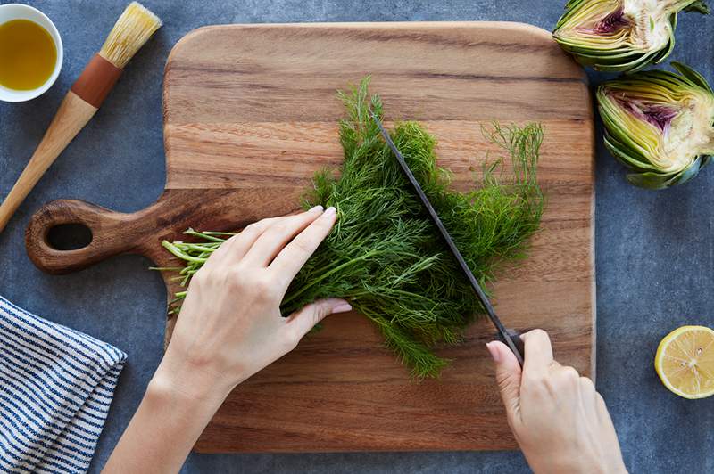 Come olio e mantenere taglieri di legno per un decennio o più