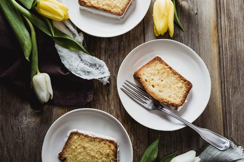 Ces barres de gâteau à la noix de coco aux pommes à 2 ingrédients offrent des avantages infiniment en intestin