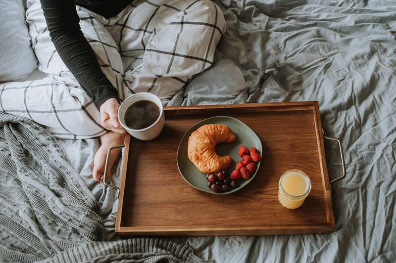 För optimala matsmältningsfördelar, om du dricker kaffe med din frukost eller innan den?