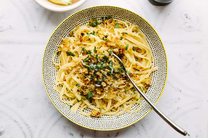 Ecco perché la pasta al limone piccante a una panna dovrebbe essere la tua nuova compressione principale antinfiammatoria