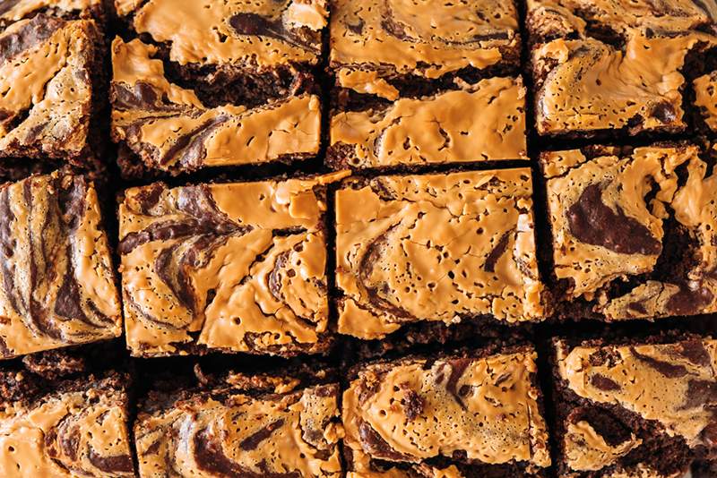 Kami membuat brownies fudge swirl yang diluluskan oleh dietitian ini diulang