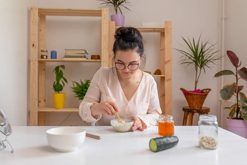 3 recetas de mascarilla de avena con estética aprobada por el estético para calmar su piel estresada