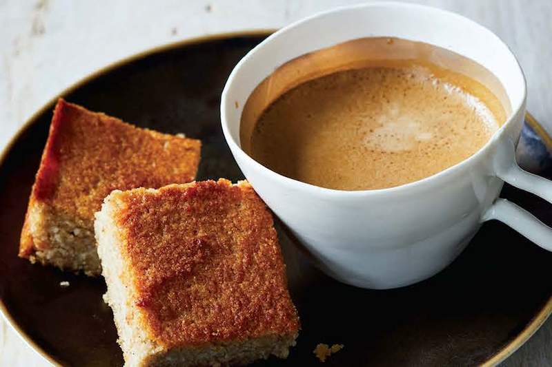 Dessa sötpotatisblondies är en hjärt-frisk, tarmvänlig tag på dessert