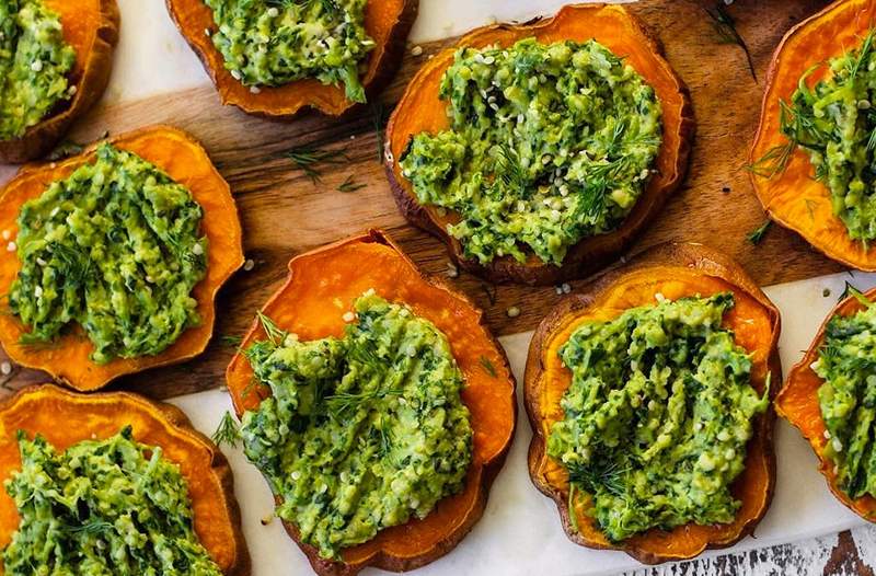 Sweet Potato Pesto Poppers zijn de ultieme gezonde gameday-app