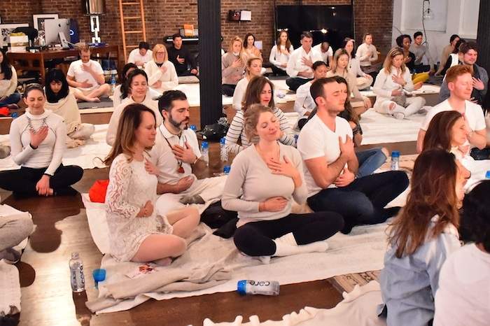 ¿Todos en Nueva York se están convirtiendo en profesor de meditación??