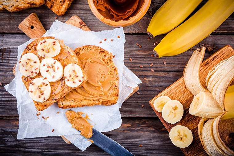 Nutricionisti posežejo po * teh * prigrizkih, bogatih s hranili, ko lakota udari