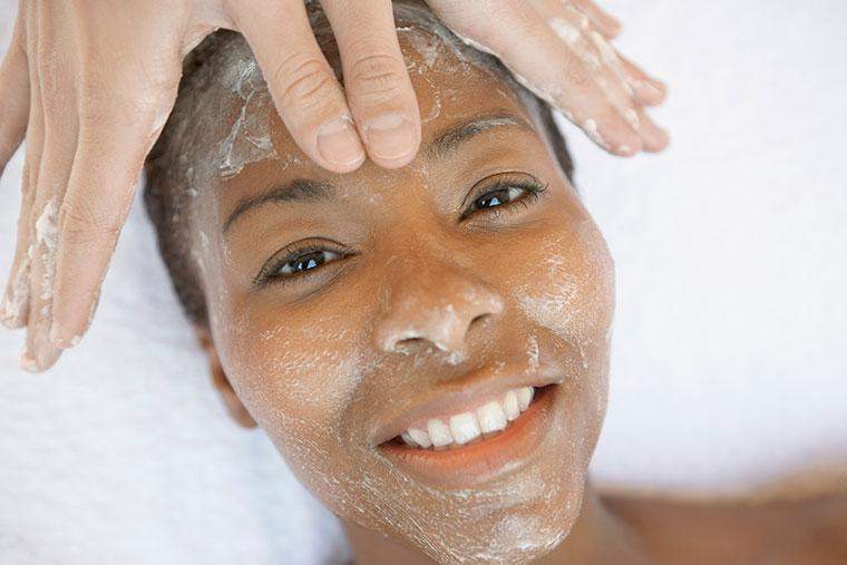 Esta es la forma correcta de exfoliar a su tipo de piel