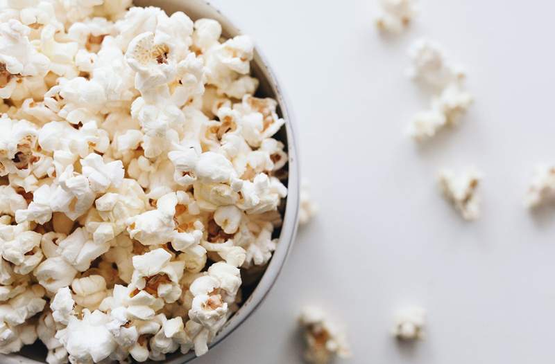 Il popcorn a microonde sul boccolo di Trader Joe prova e non riesce a risolvere un problema che non esiste