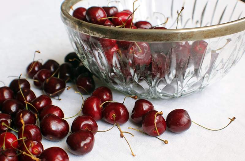 Vorteile von Kirschen, die sie zum Schlafenzeit -Snack machen, von dem Sie nicht wussten, dass Sie es brauchten