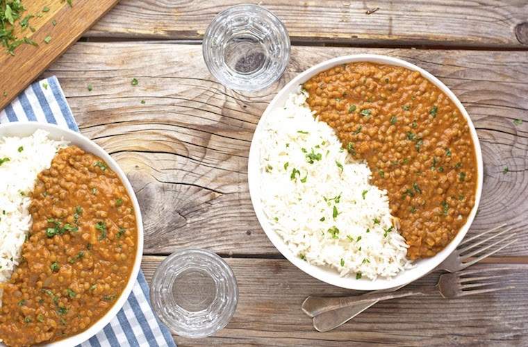 Vatkaa tämä vegaaninen curry-hitaasti keittäjän resepti seuraavalle viihtyisälle kokoontumisellesi