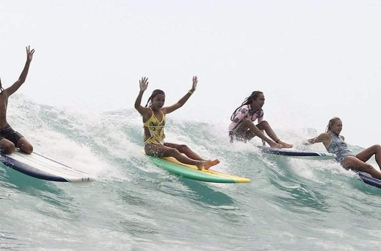 Esta tabla de surf Costco de los favos de culto puede hacer que sus sueños de ola sea una realidad asequible