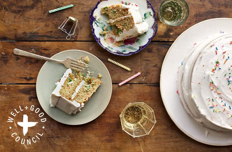 Faire sentir n'importe quel jour comme une célébration avec ce gâteau de funfetti végétalien