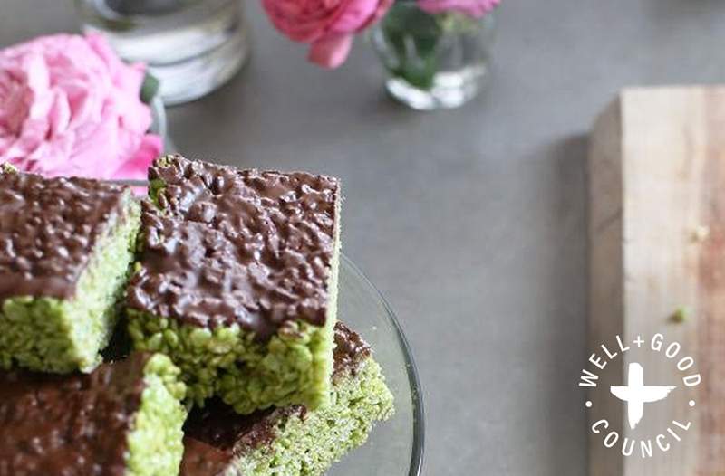 Bu Matcha pirinç krispies ikramları Valentine-veya herhangi bir gün için mükemmeldir