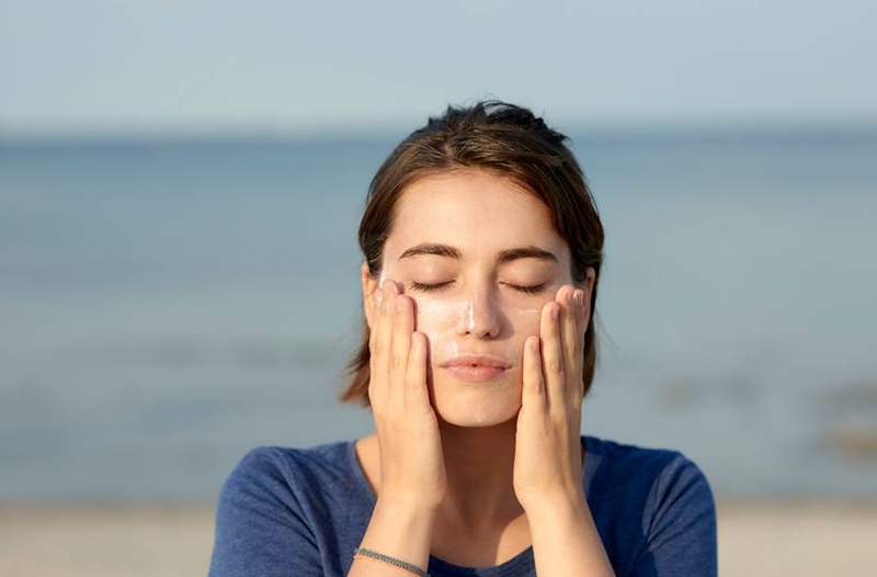 Nuestro guía de Derms favoritos para los nuevos protectores solares que se sienten más como el cuidado de la piel que SPF