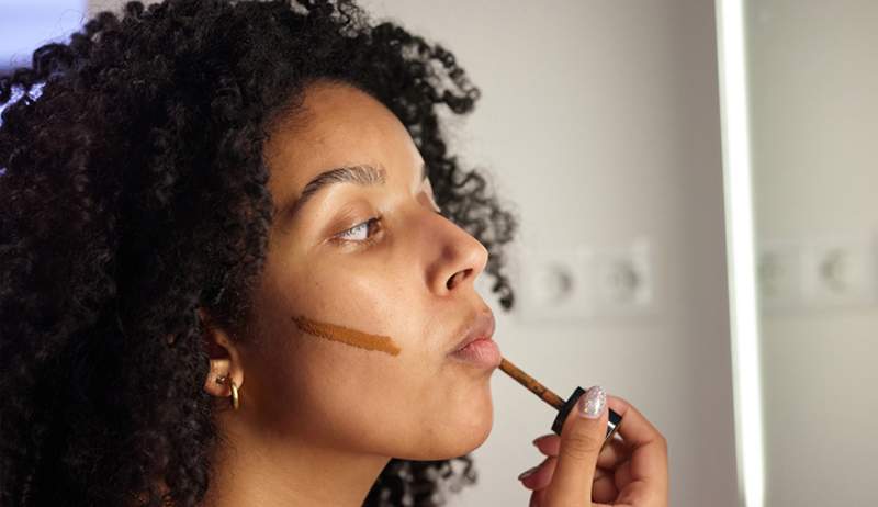 'Underpainting' is de nieuwste make-up artist hack die gebeeldhouwde, natuurlijk ogende huid belooft-en je hebt niet eens foundation nodig