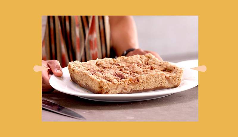 Ce cordonnier de pêche végétalien et sans gluten est le dessert parfait de pic (et il est rempli de fibres)