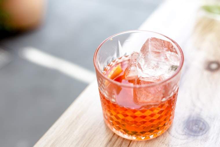 So verwenden Sie Apfelessig und Kombucha, um den perfekten Whisky -Cocktail zu machen