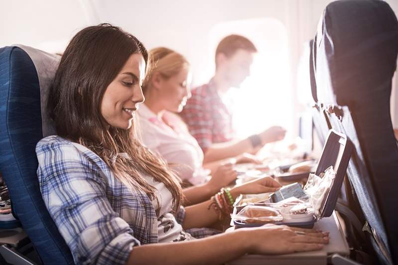 La comida realmente tiene un sabor diferente en los aviones, pero es cómo usarlo para su ventaja