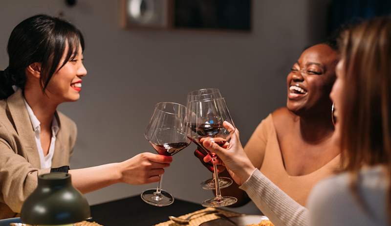 Picie alkoholu przed snem rujnuje jakość snu, według neurobiologu i neurologa