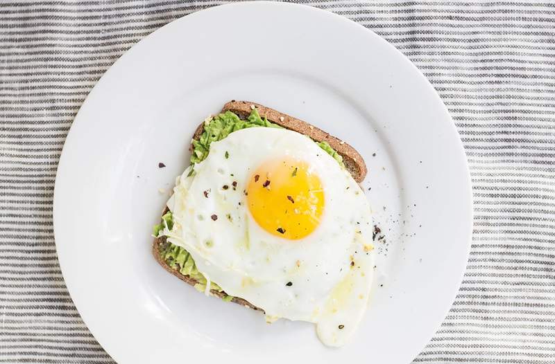 5 voedingsmiddelen met vitamine D om te eten nu je meer tijd binnen doorbrengt