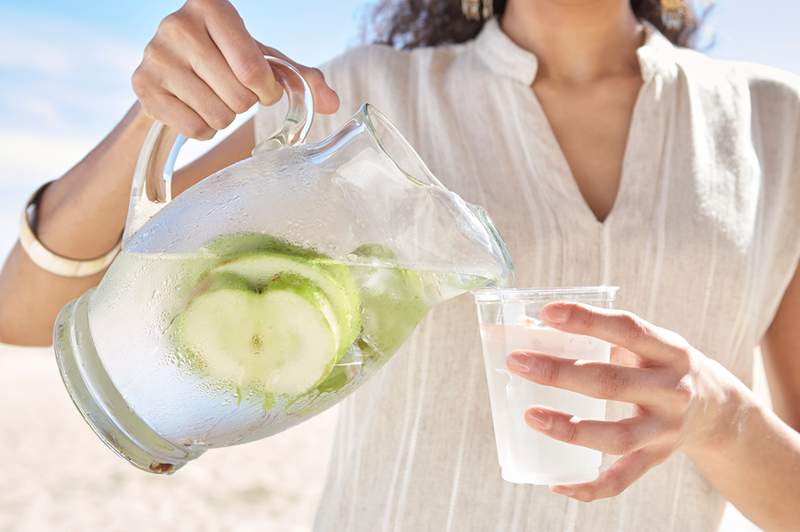 Het idee dat het drinken van alkalisch water je darmmicrobioom in evenwicht zal brengen, is een enorme zwendel, zegt een gastro