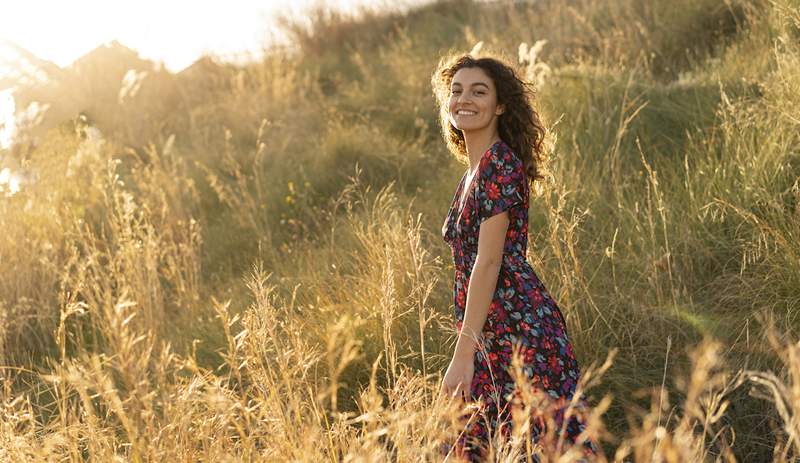 Esses lindos vestidos de verão estão enormemente à venda na Anthropologie, mas estão vendendo rapidamente