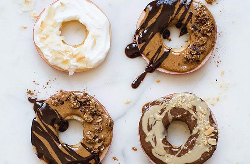 Scusa, gli anelli di mele caricati a brindisi sono il mio nuovo spuntino sano preferito