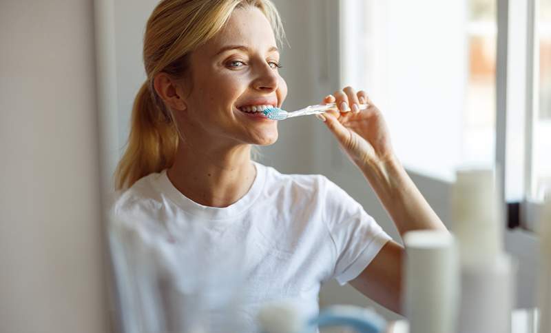 Ho dovuto andare dal dentista 4 volte all'anno, fino a quando sono passato a questo dentifago inferiore a $ 4