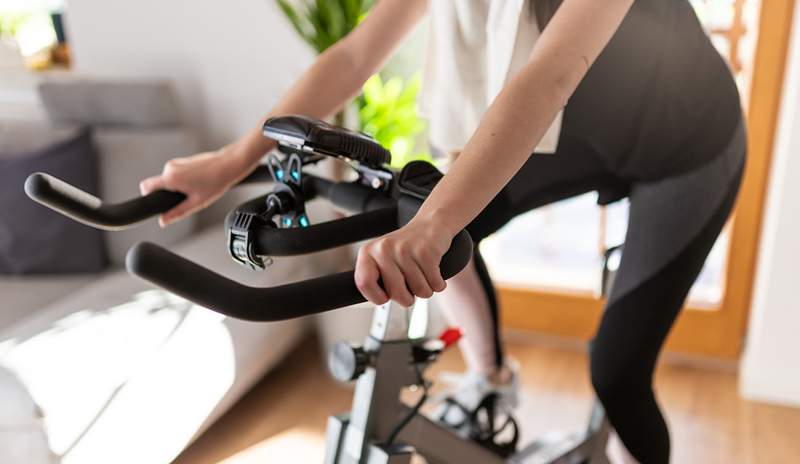 Les meilleures applications de spin à la maison qui transforment votre salon en studio de cyclisme