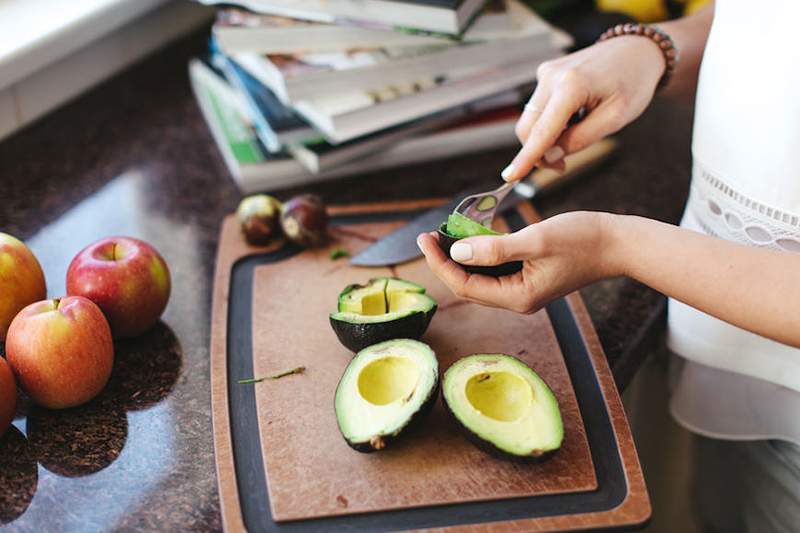 La forma número 1 de comer aguacate, dependiendo de dónde vivas