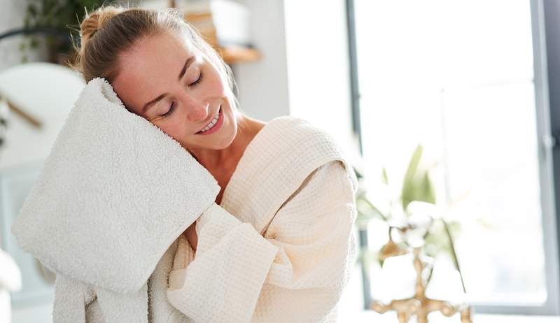 Probé un exfoliante limpiador de leche de cabra repleto de vitamina A para un envejecimiento saludable y se queda en mi rutina