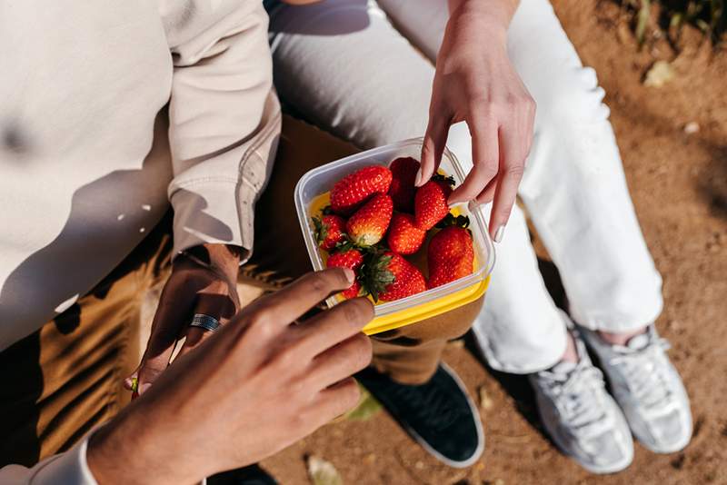 11 Najbolje namirnice za smanjenje upale crijeva, prema liječniku dugovječnosti