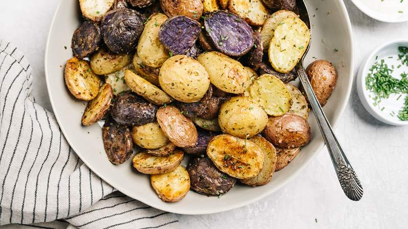 Ini adalah jenis kentang terbaik untuk dipanggang dalam oven atau penggorengan udara dan yang digunakan untuk kentang tumbuk