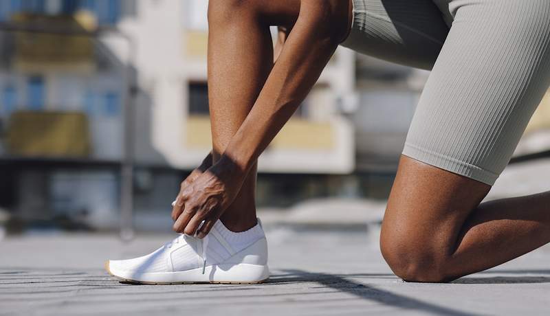 Bu yaz terli, bataklık ayaklarından kaçınmak için giymeniz gereken tek spor ayakkabı