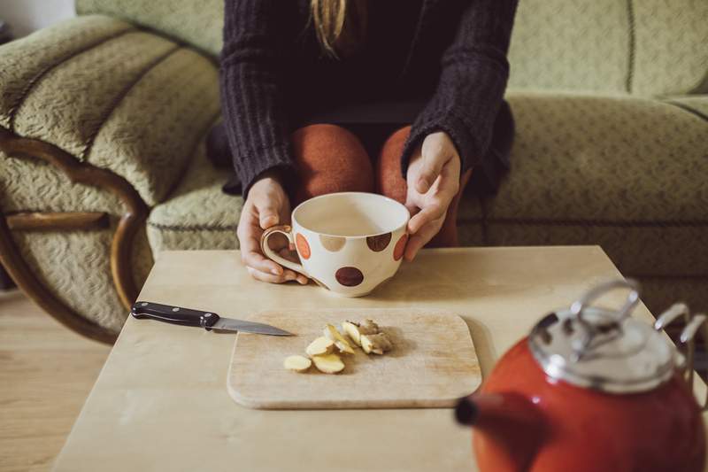 Lawan kentut nabati Anda dengan teh herbal 3-ingredient ini