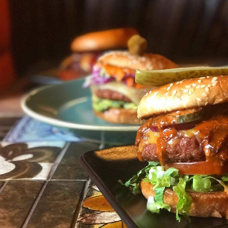 Sarai in grado di ordinare oltre gli hamburger vegani di cult di carne al TGI Friday's presto