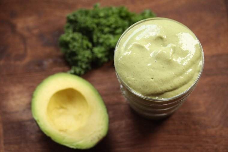 Dit Smoothie-recept voor koffie-avocado is misschien wel het beste om met uw ochtenden te gebeuren