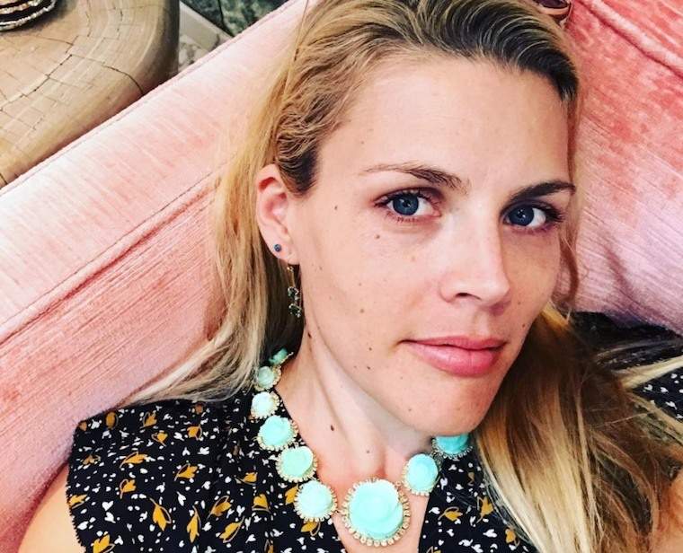 La geniale ricetta di caffè a prova di proiettile di Busy Philipps farà brillare la pelle