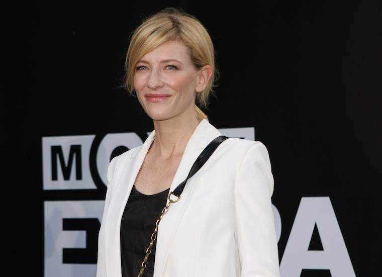 Cómo Cate Blanchett mantiene su piel loca y guaño mientras viaja