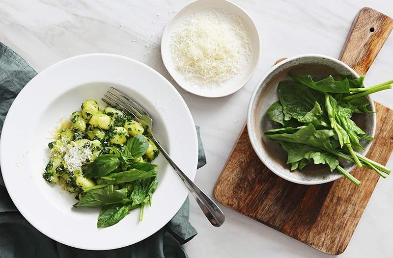 8 Nemme saucer, der øjeblikkeligt opgraderer Trader Joe's blomkål gnocchi