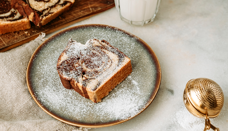 Este pão de rolo de canela vegano de 15 minutos é do que os sonhos de café da manhã do outono são feitos