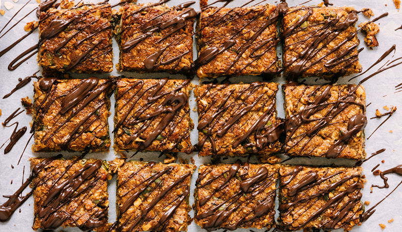 Hoe maak je high-eiwit kaneel toast crunch s'mores bars in 10 minuten (geen kampvuur nodig)