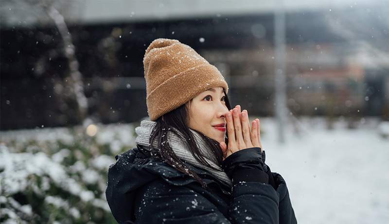 `` Je suis dermatologue dans l'Arctique de l'Alaska, et c'est le produit de 4 $ que je recommande toujours pour une peau super sèche ''