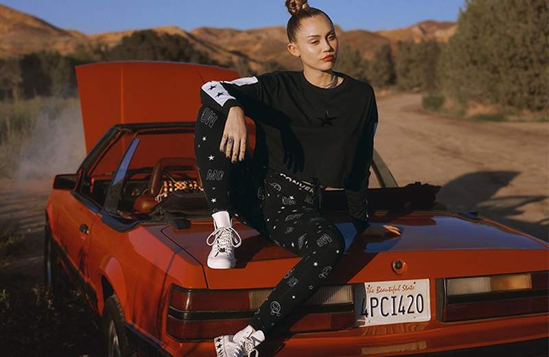 Nová kolekce Converse Miley Cyrus je bankovnictví na hvězdné síle